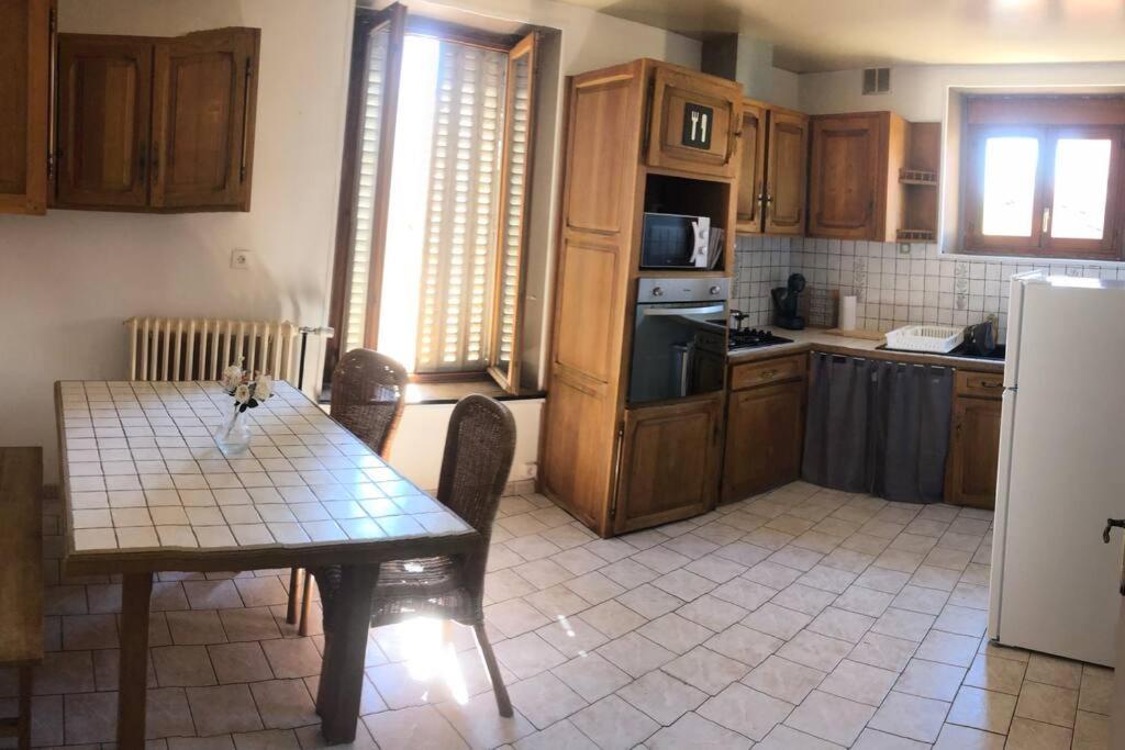 Spacieux Et Elegant Appartement Idealement Situe. Chamouilley Luaran gambar