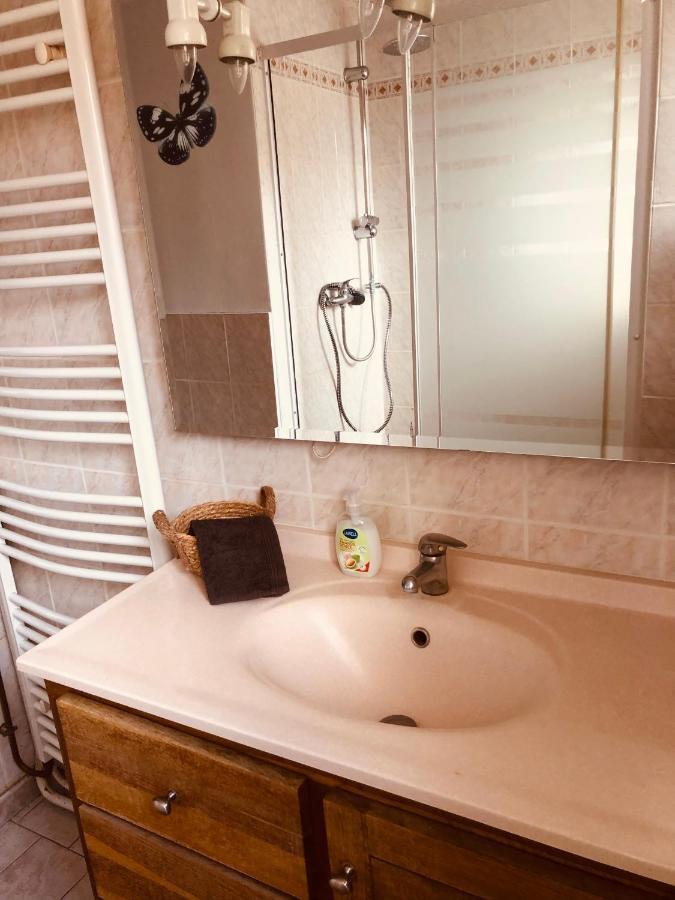 Spacieux Et Elegant Appartement Idealement Situe. Chamouilley Luaran gambar